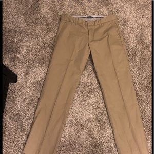 Gap Men’s Tailored Straight Fit Khaki